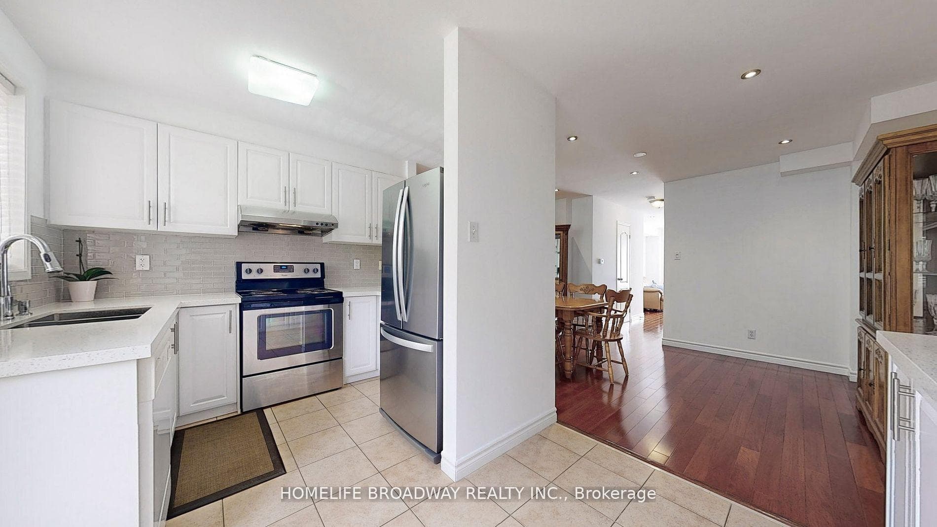 5682 Sheppard Avenue photo 8
