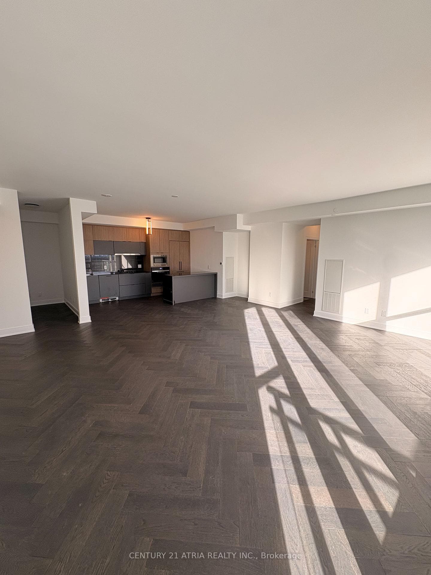 8888 Yonge Street Unit 1005 photo 1