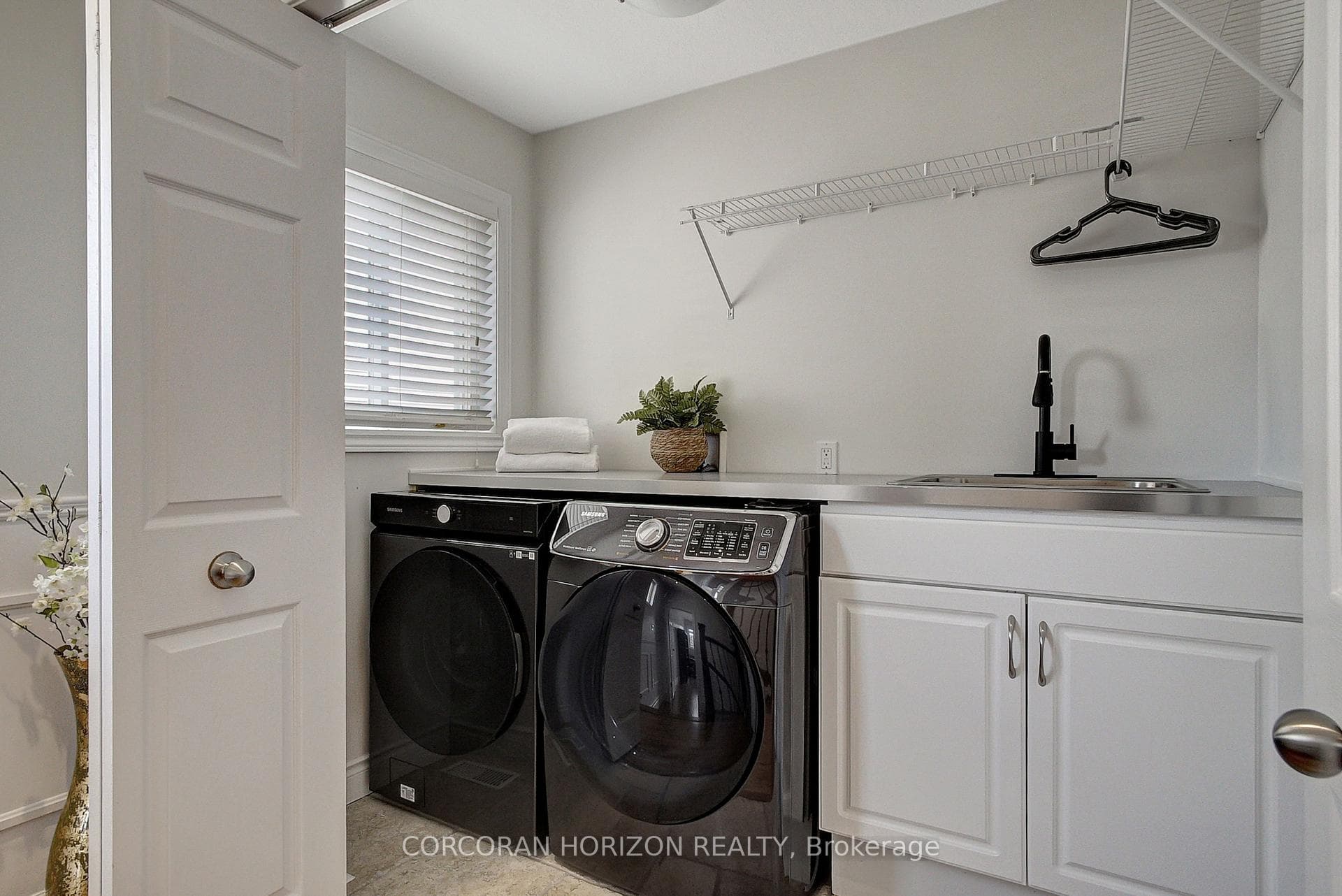 160 Hardcastle Drive photo 16