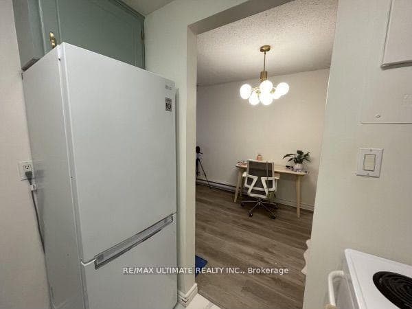 25 College Street Unit 207 photo 4