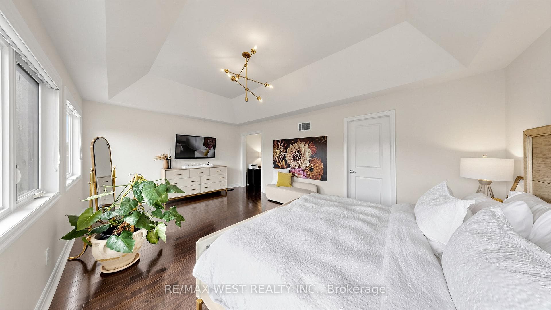 57 Alex Campbell Crescent photo 15