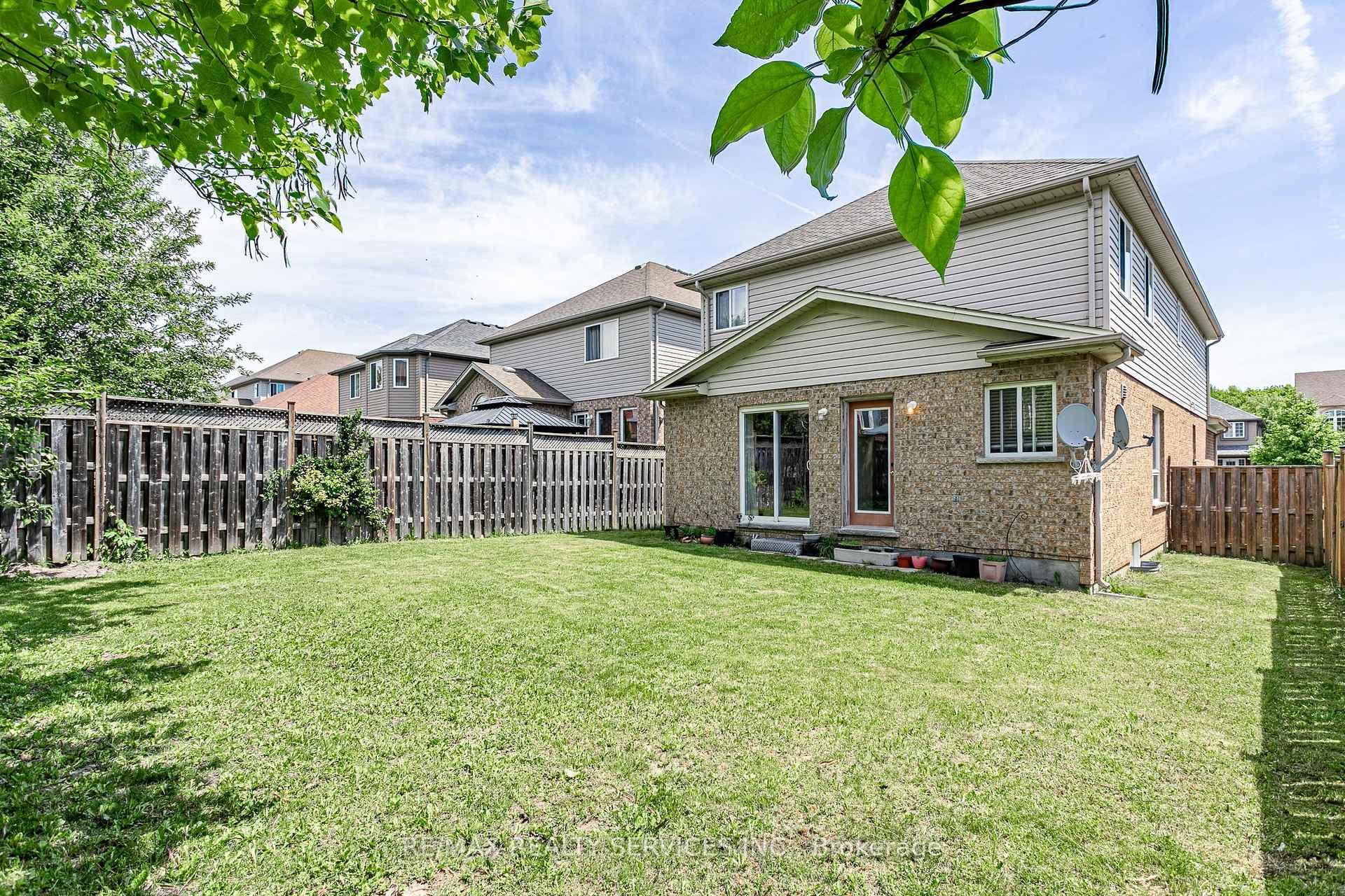 829 Oakcrossing Road photo 43