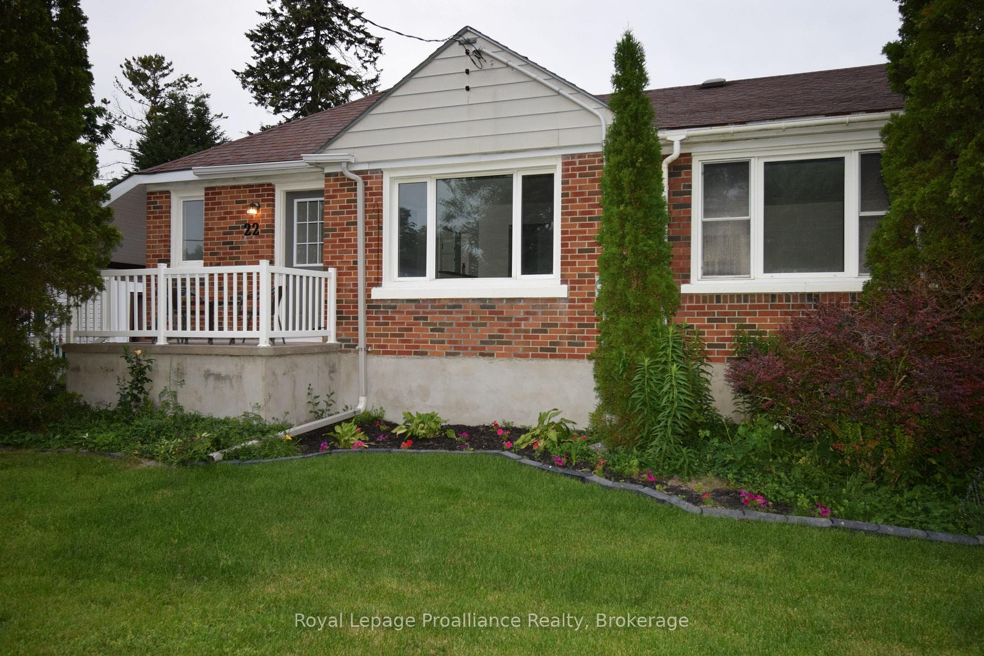 22 Reynolds Crescent photo 1