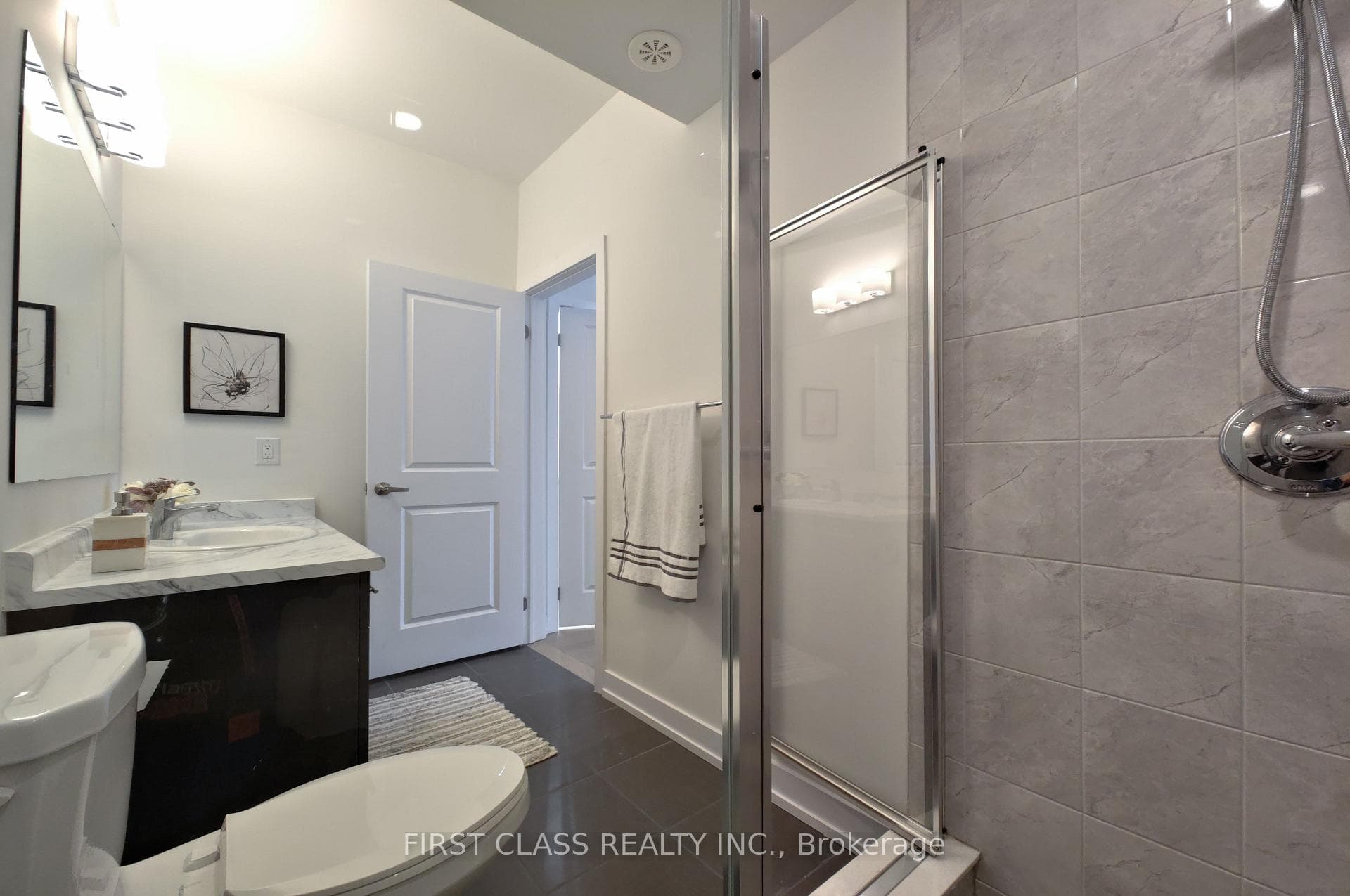15 Guardhouse Crescent photo 26