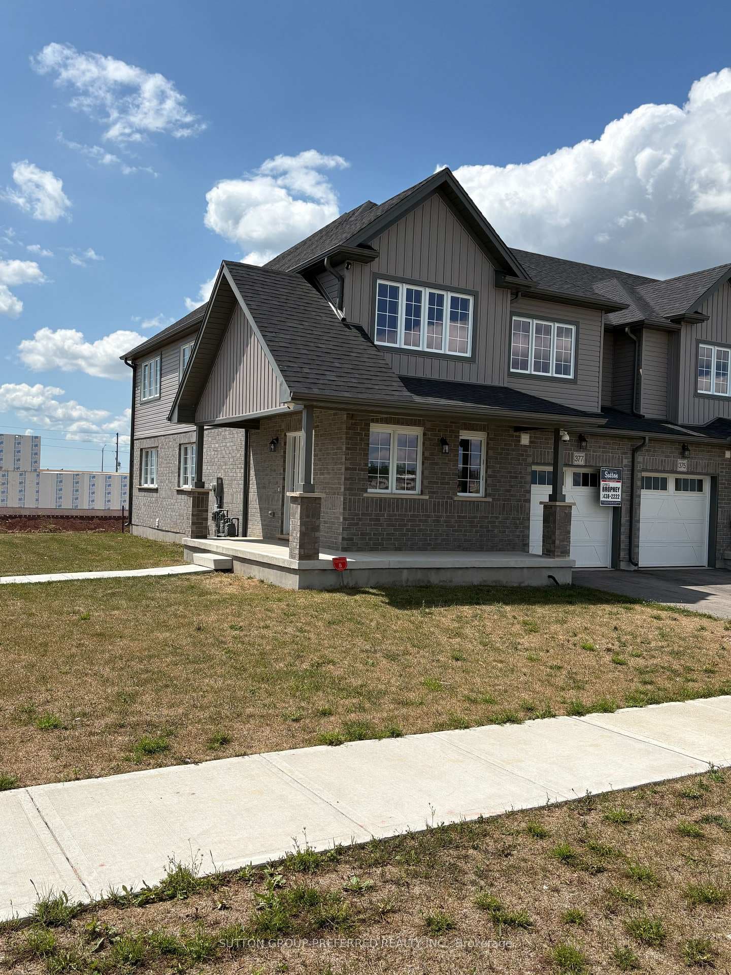 377 KENNINGTON Way photo 2