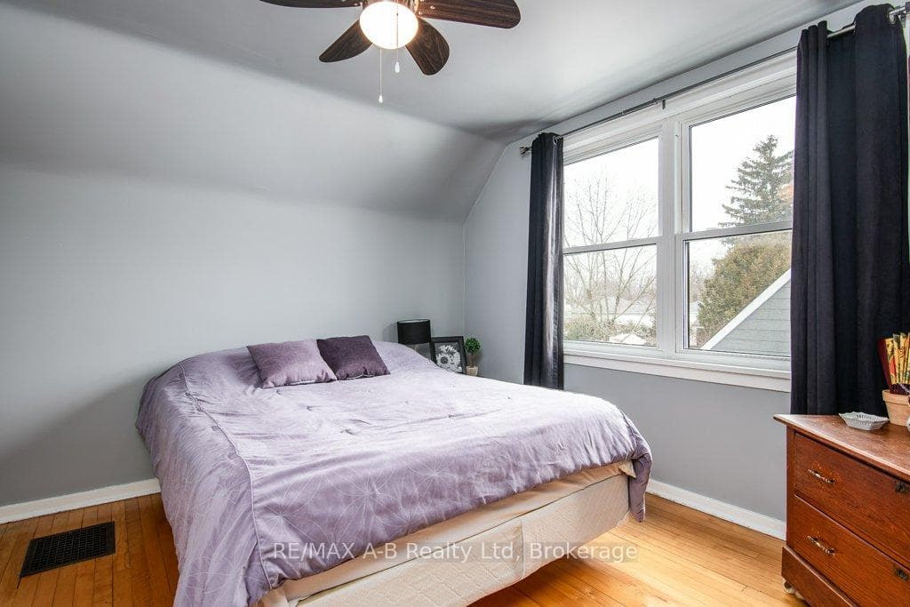 54 Glastonbury Drive photo 40
