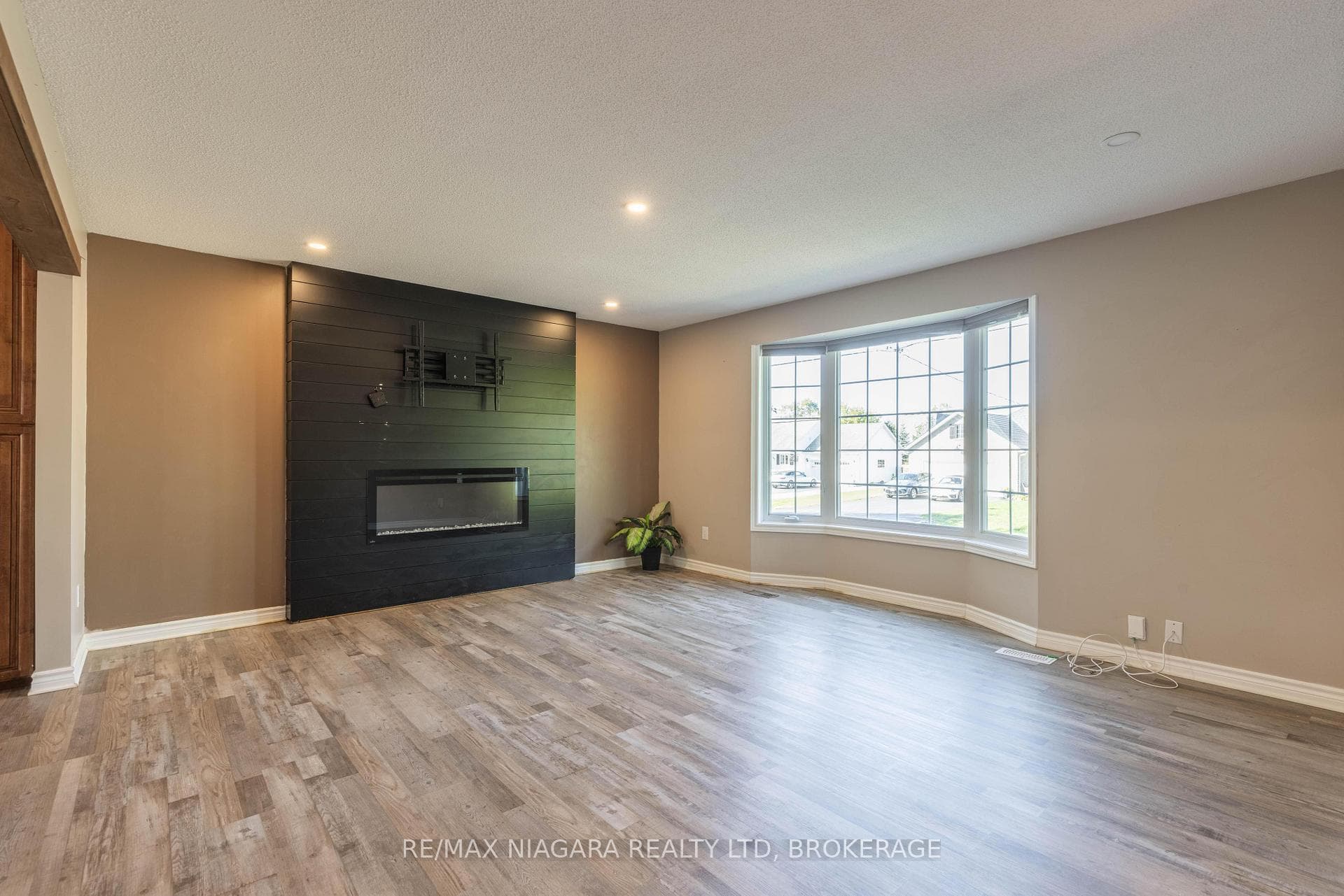 Main Level - Living Room
