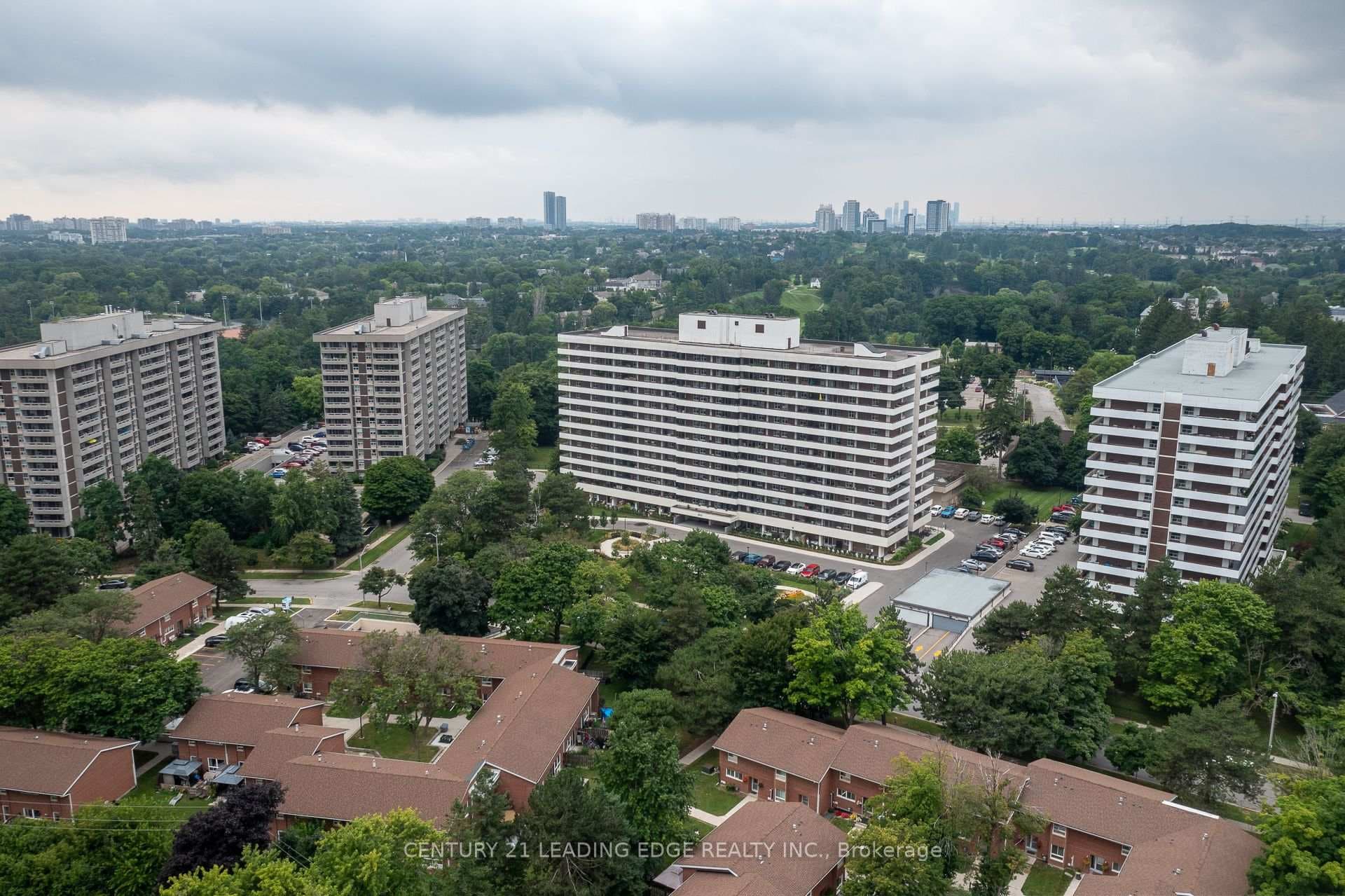80 Inverlochy Boulevard Unit 904 photo 18