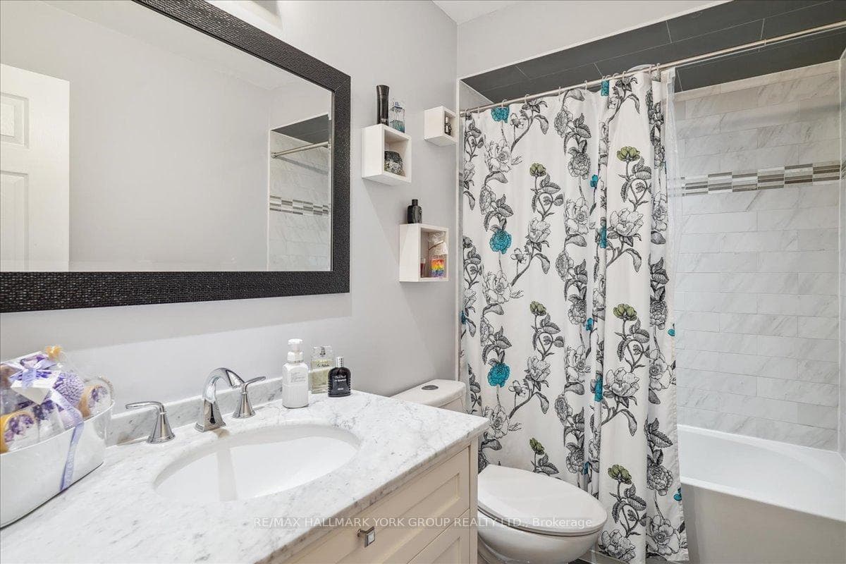 530 Ainsworth Drive photo 20