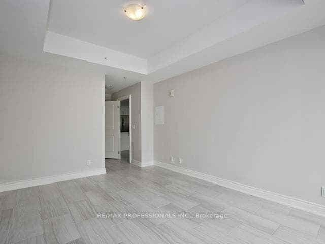 205 Lakeshore Road Unit 210 photo 17