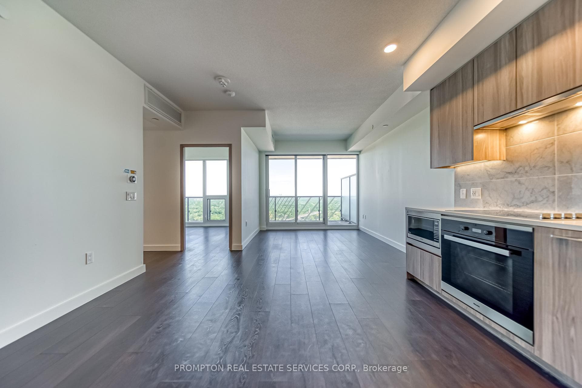 85 Mcmahon Drive Unit 3107 photo 6