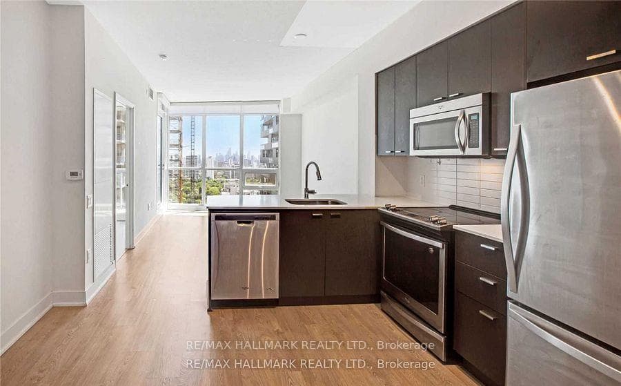 30 Roehampton Avenue Unit 2701 photo 3