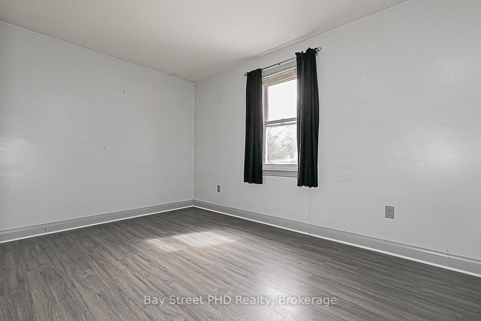 19 Herbert Avenue photo 21