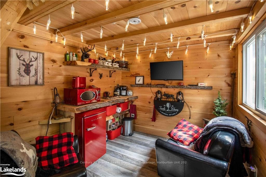 1038 NORTH Drive photo 6