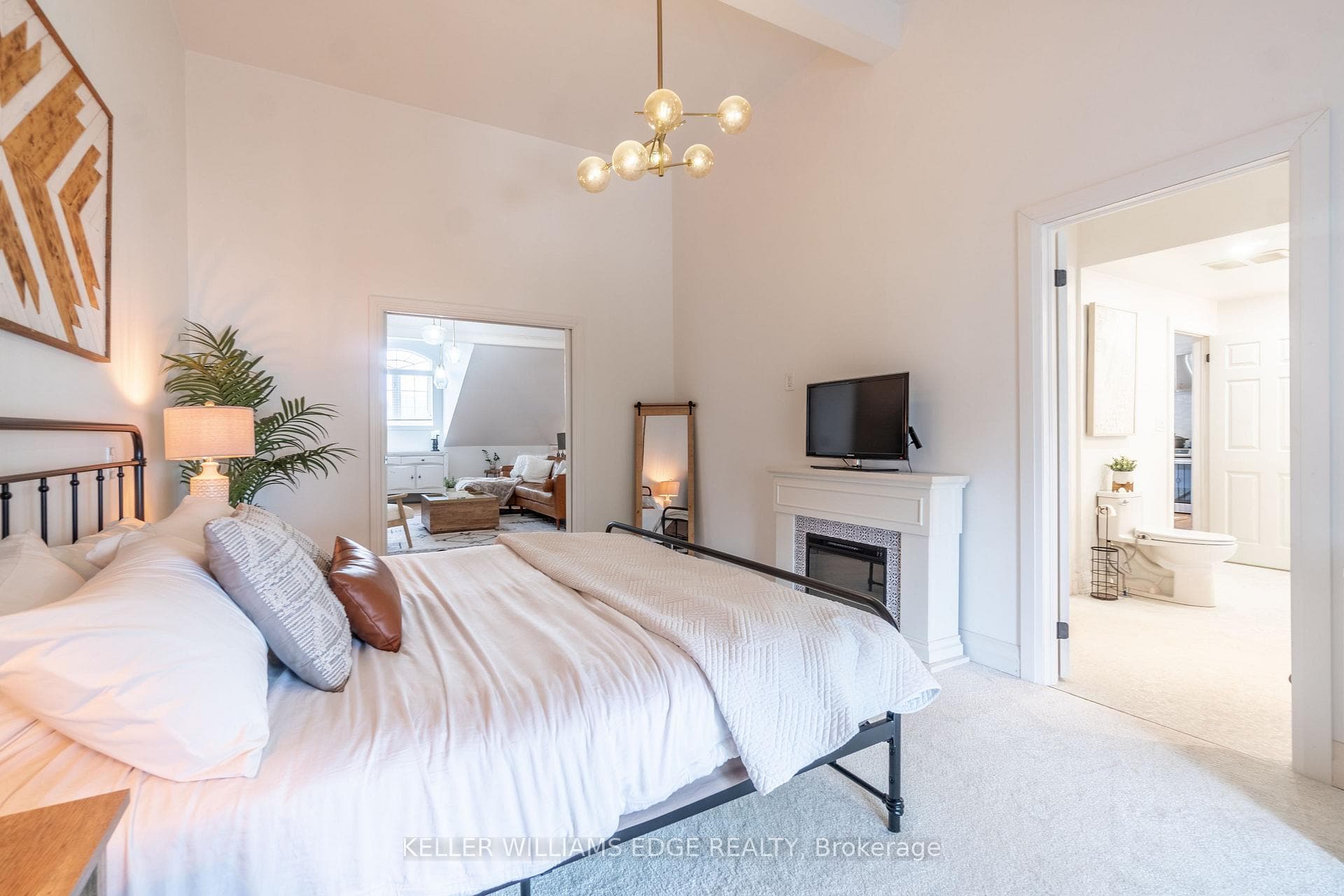 593 Beach Boulevard photo 25