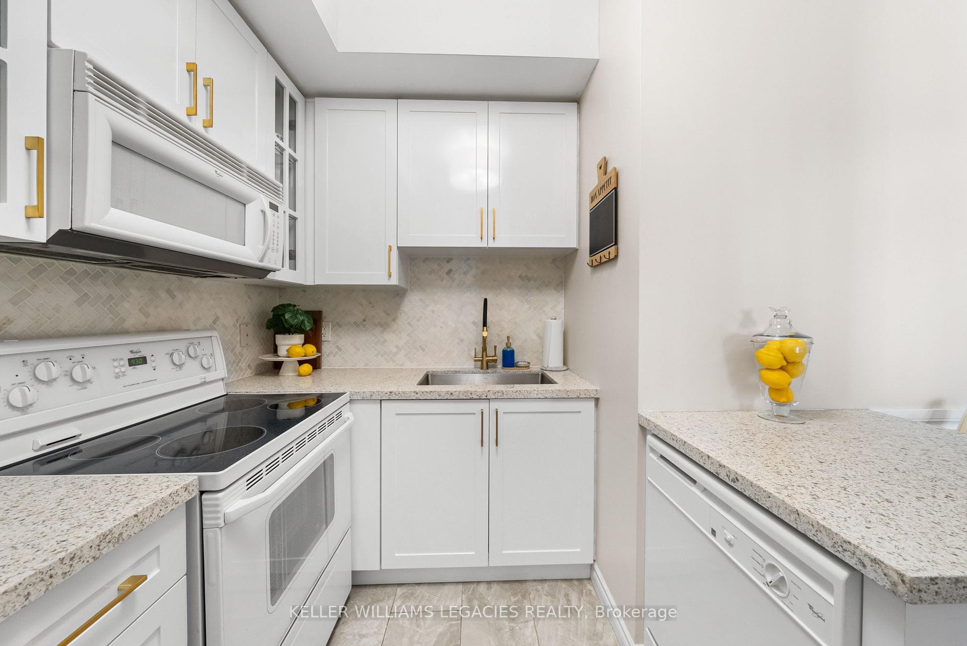 60 Byng Avenue Unit 615 photo 7