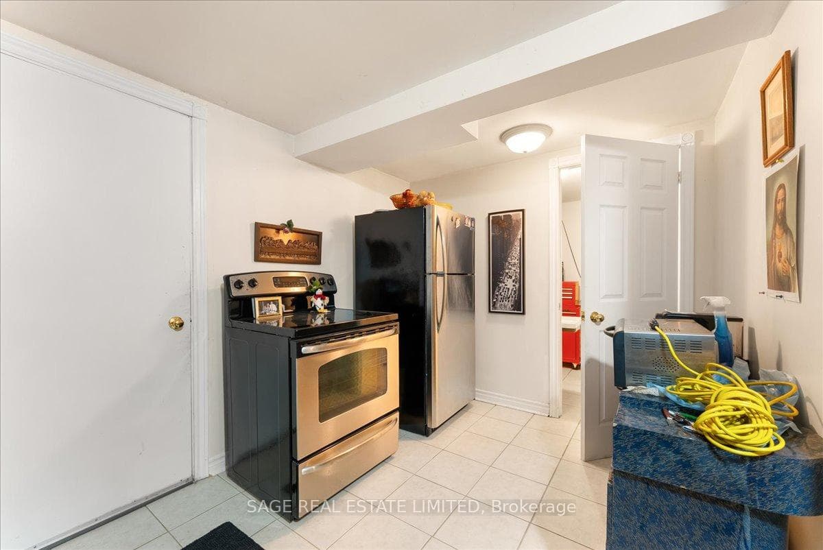 116 Butterfield Crescent photo 36
