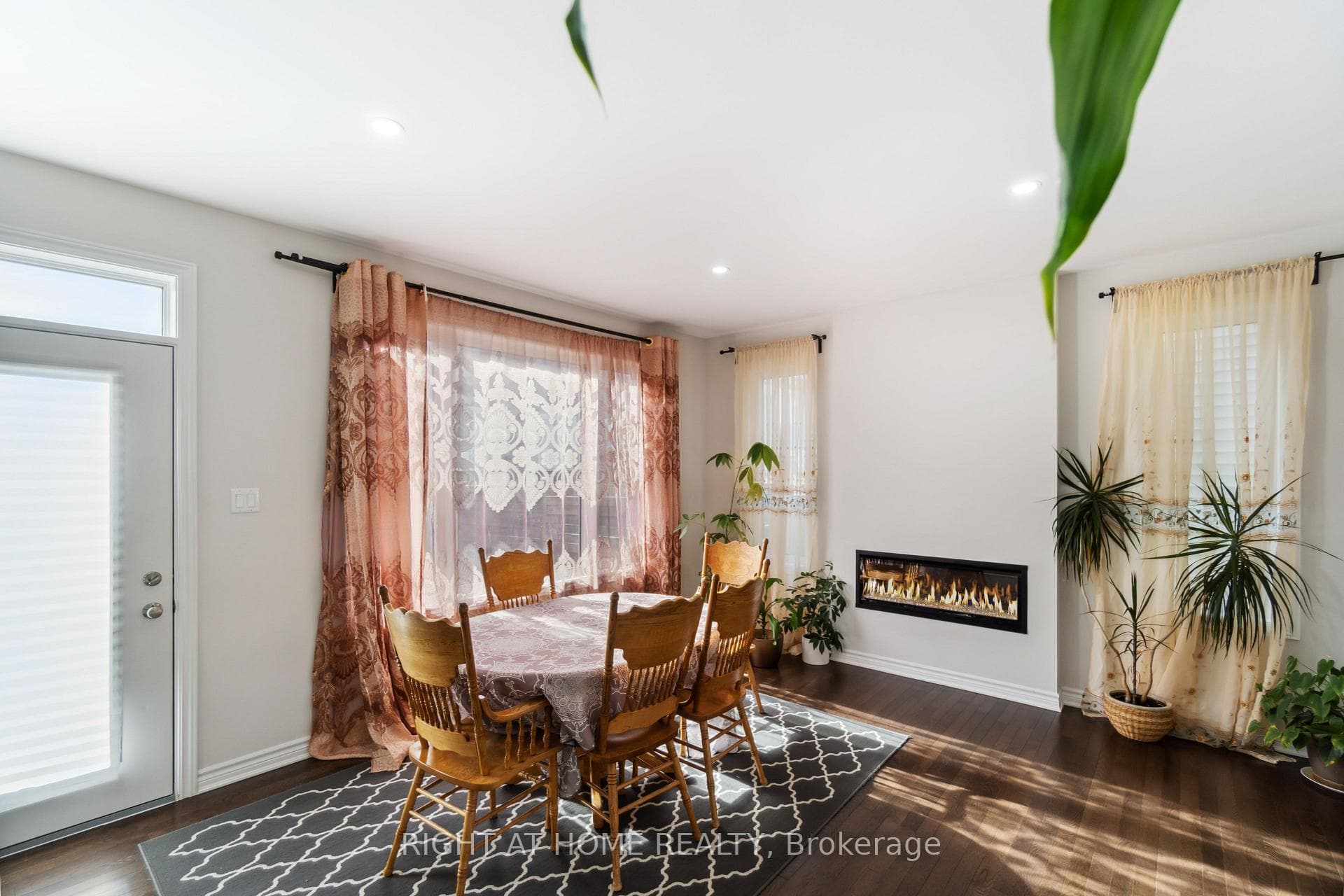 503 PONTHIEU Circle photo 9