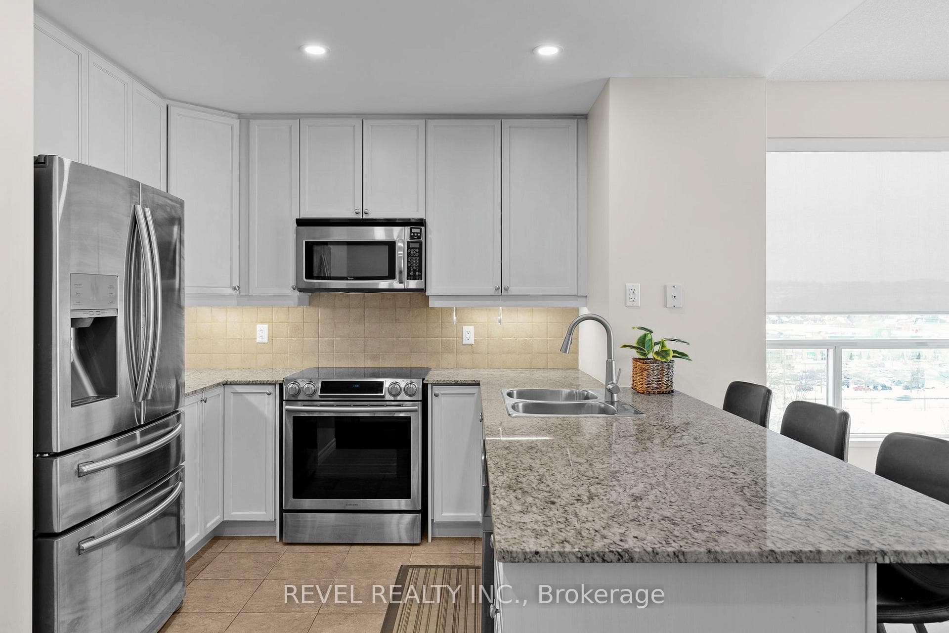 33 Ellen Street Unit 811 photo 8