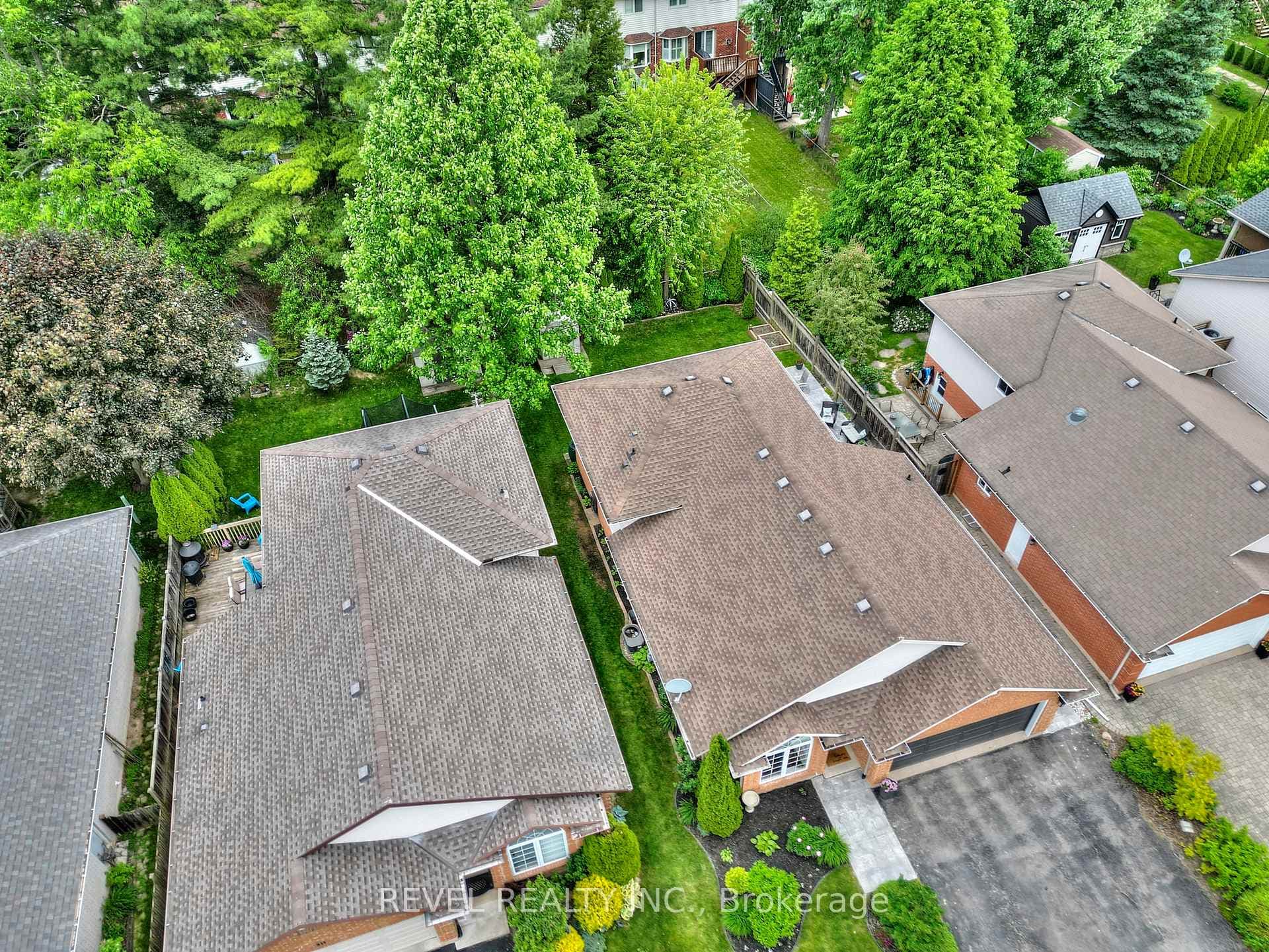 313 Beckett Crescent photo 1