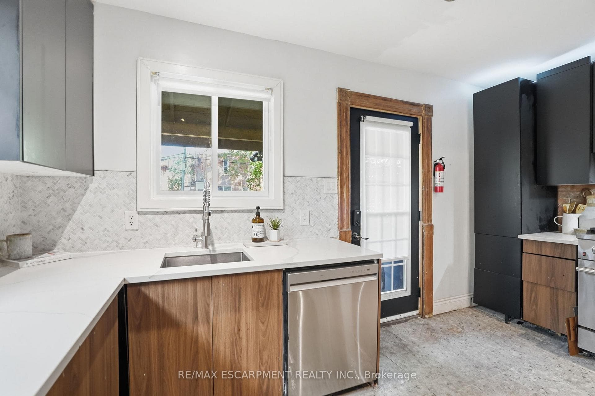 101 Victoria Avenue photo 20