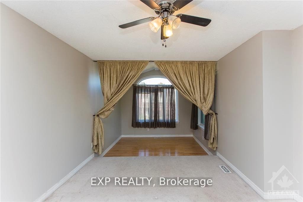 100 HUNTERSWOOD Crescent photo 16