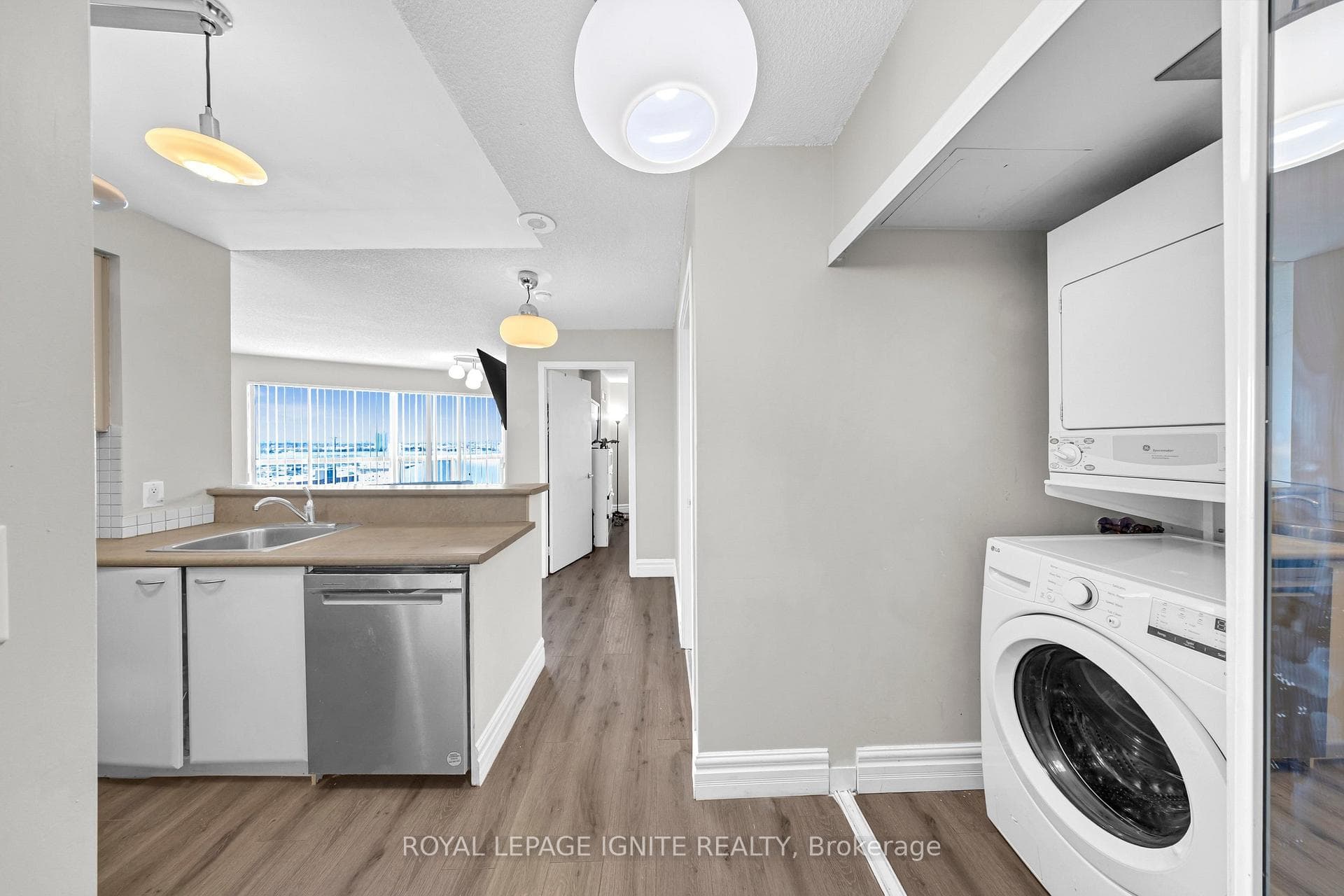 36 Lee Centre Drive Unit 1212 photo 4