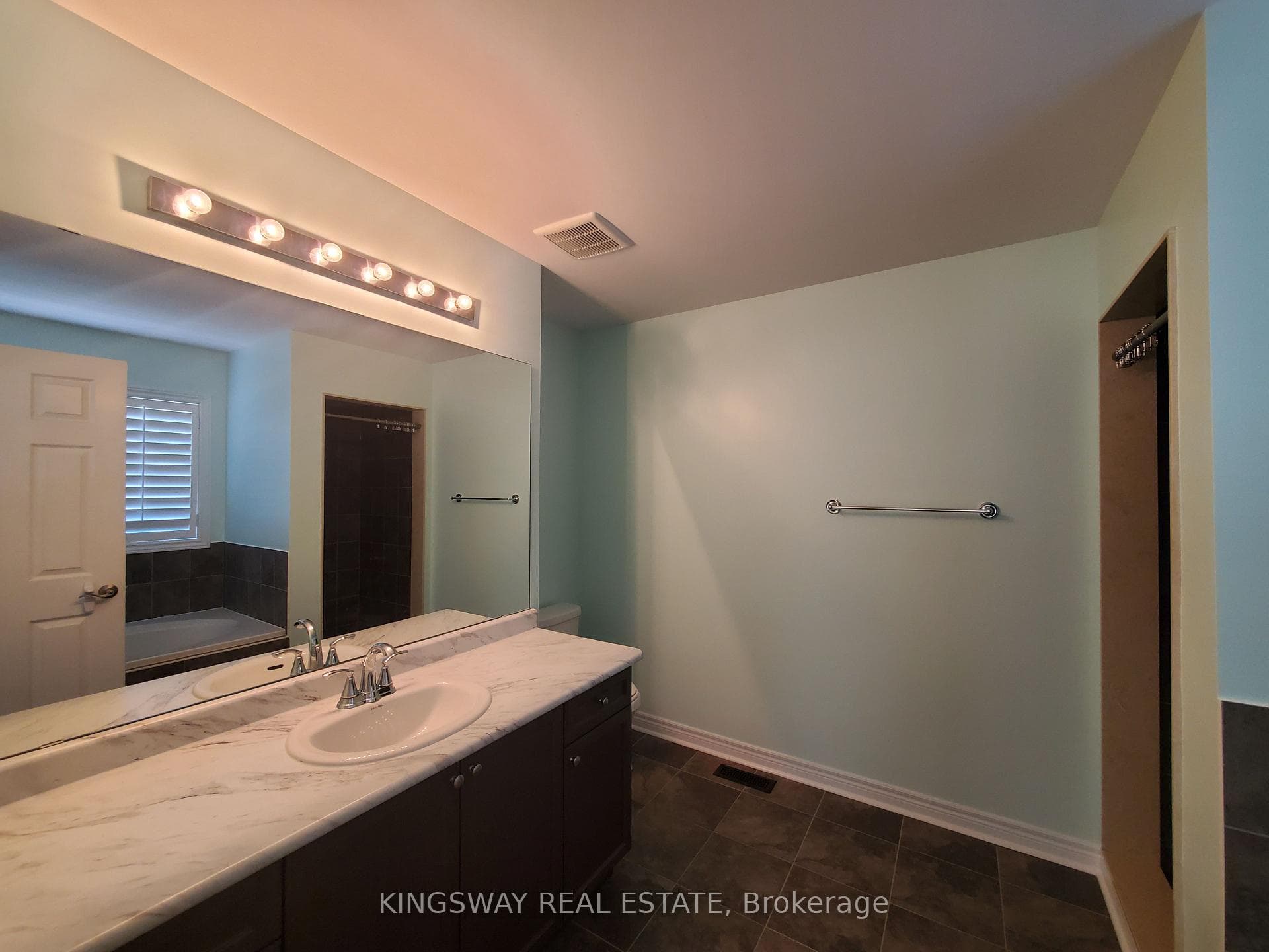 1450 Laurier Avenue photo 16