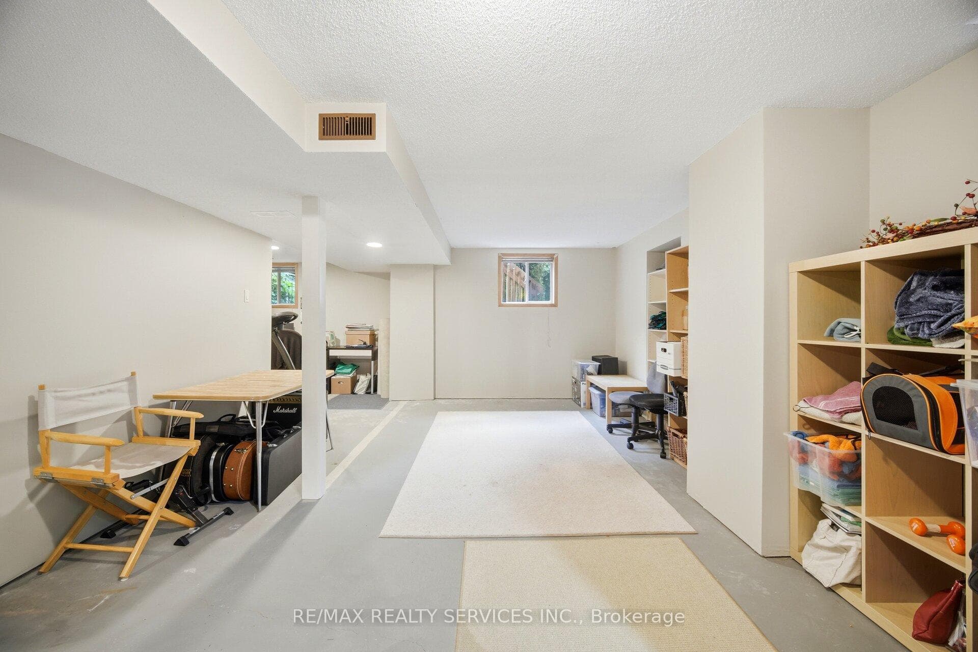 38 Furrows End photo 30