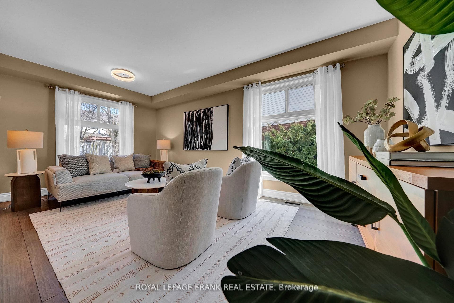 49 Hearthstone Crescent photo 8