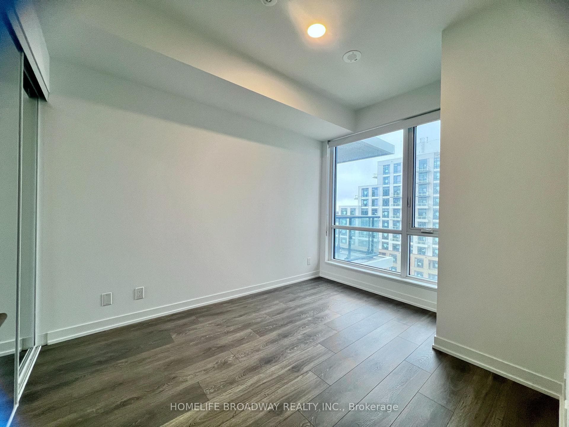 7950 Bathurst Street Unit 825 photo 6