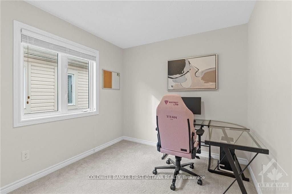 321 MEADOWBREEZE Drive photo 18