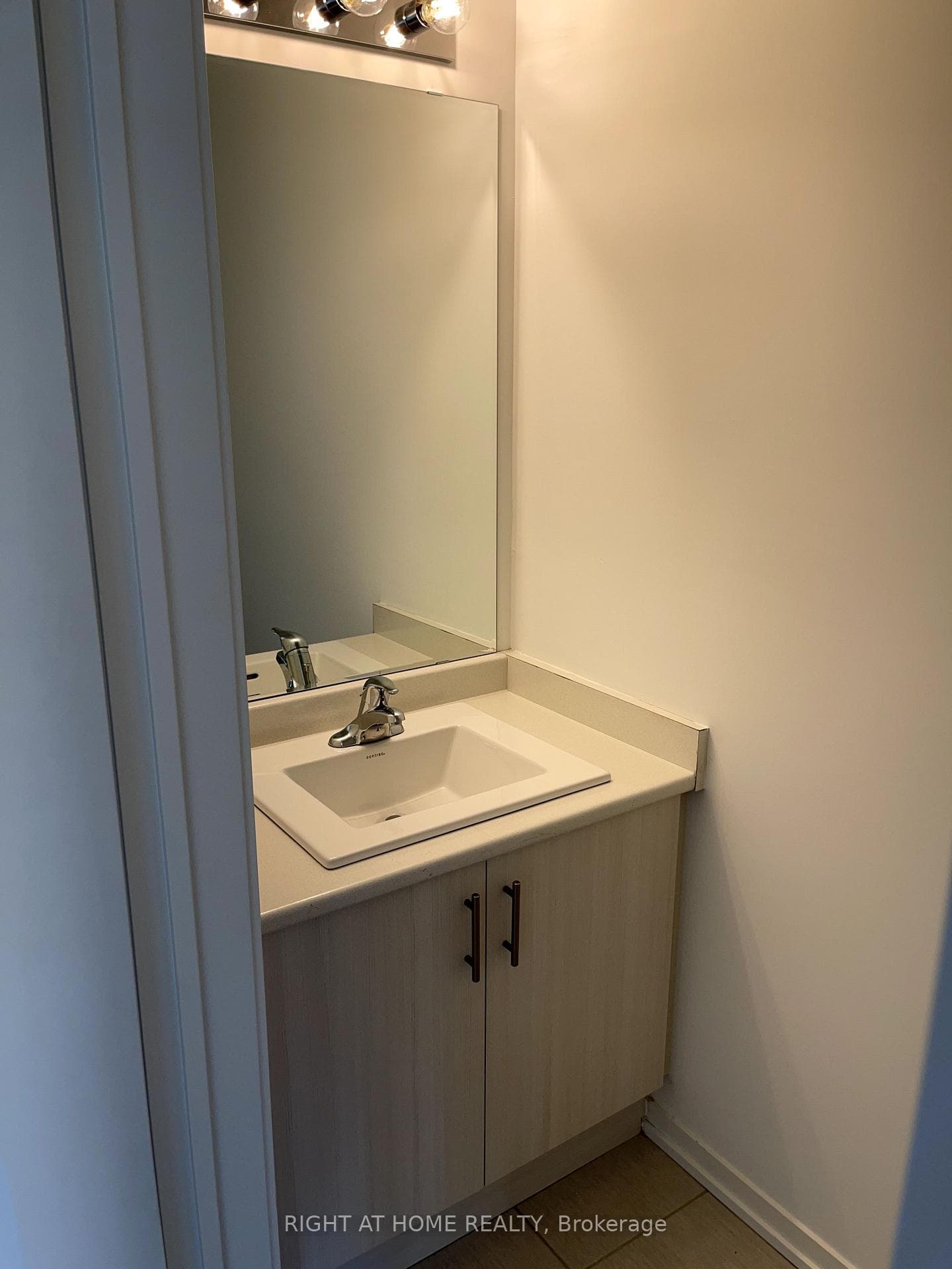 36 Bateson Street photo 9