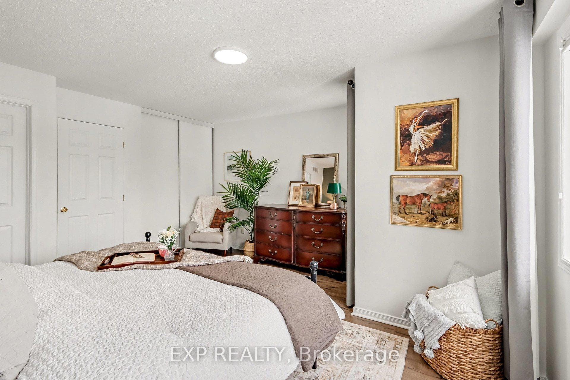 211 Gershwin Private photo 18