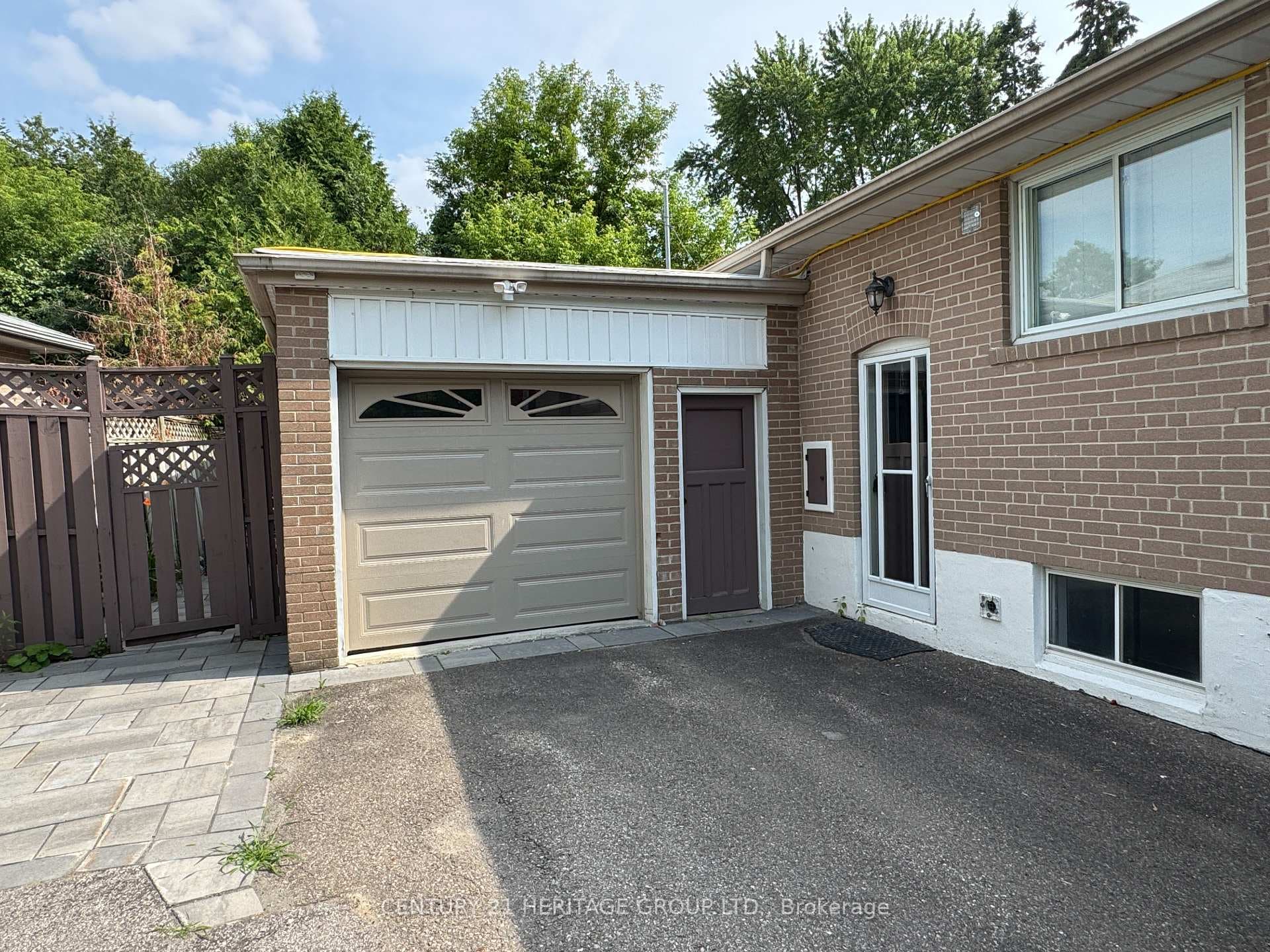 33 Aurora Heights Drive photo 4