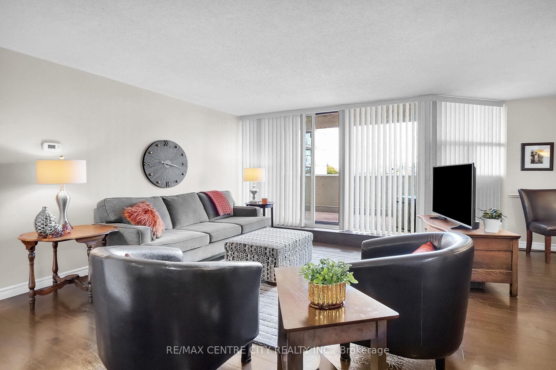 323 Colborne Street Unit 303 photo 12