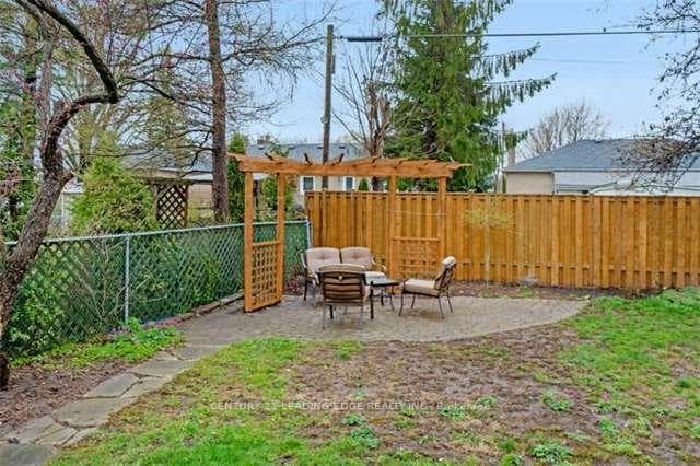 19 shelley Street photo 22