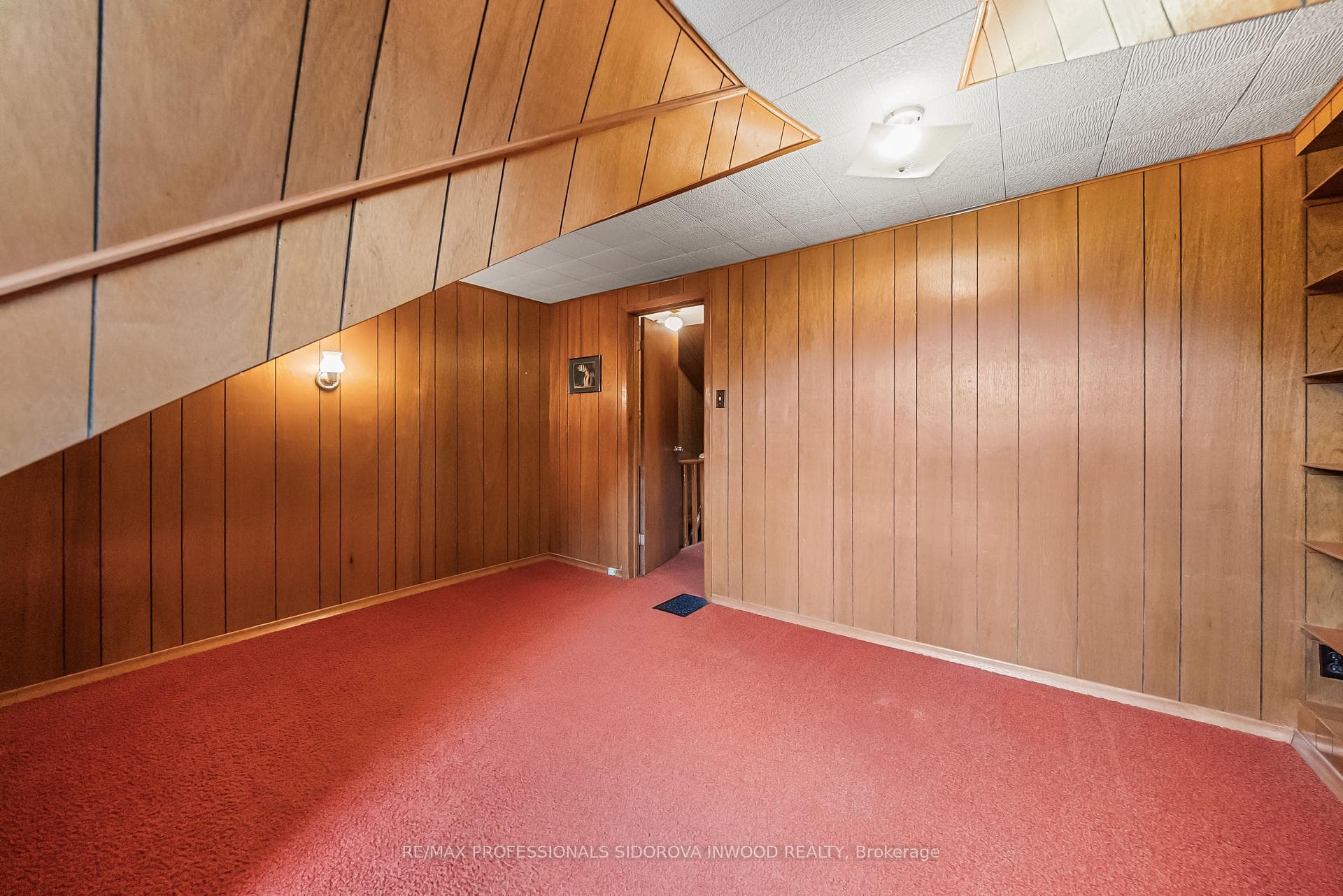 44 Golden Avenue photo 27