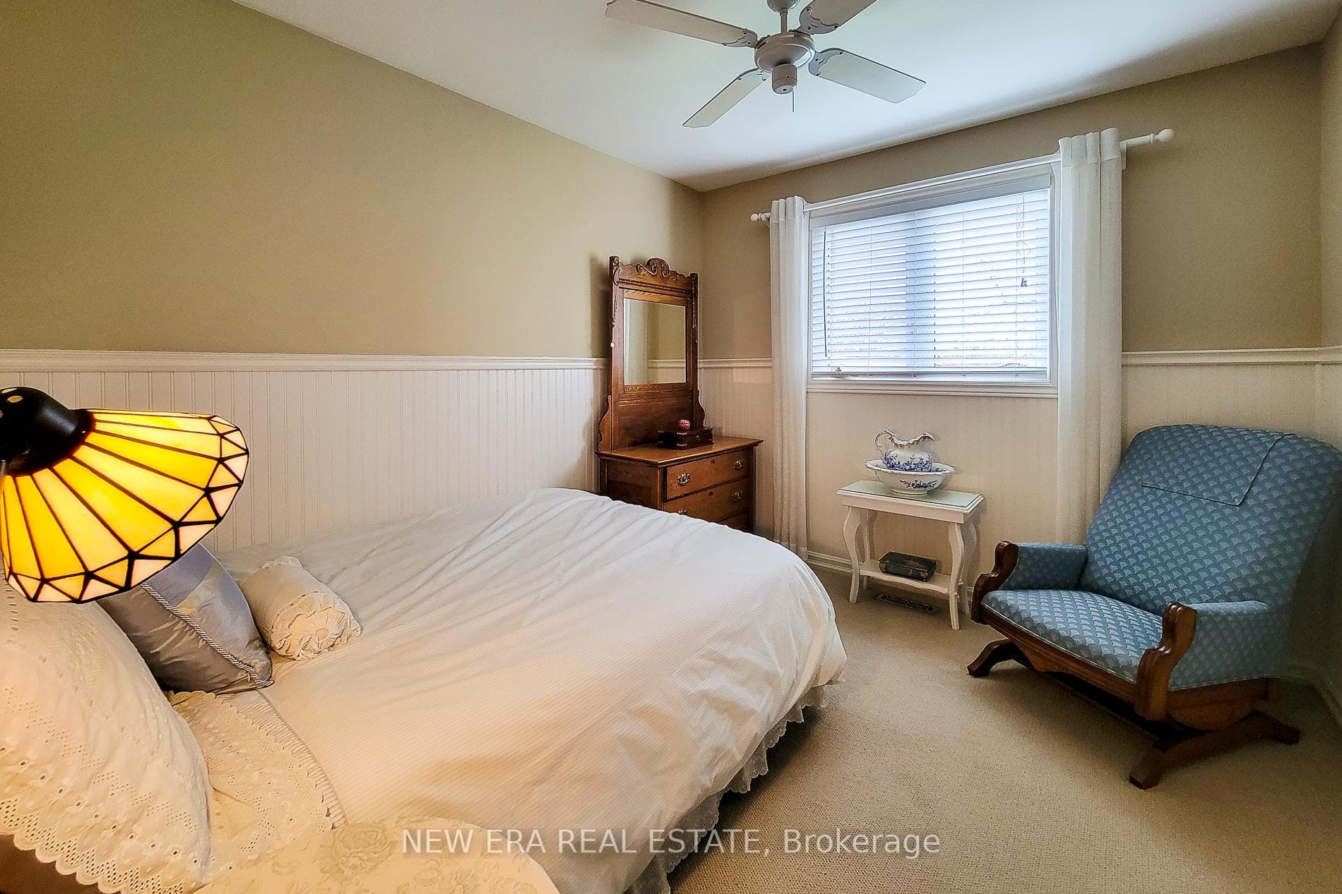 498 Vanguard Crescent photo 33