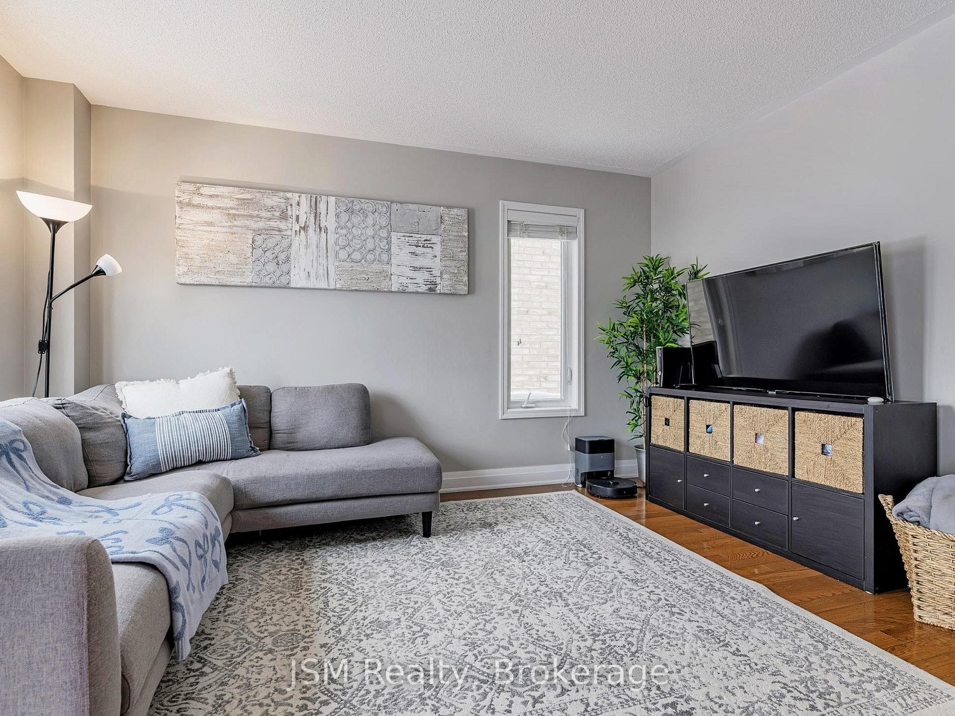 54 Armstrong Crescent photo 13