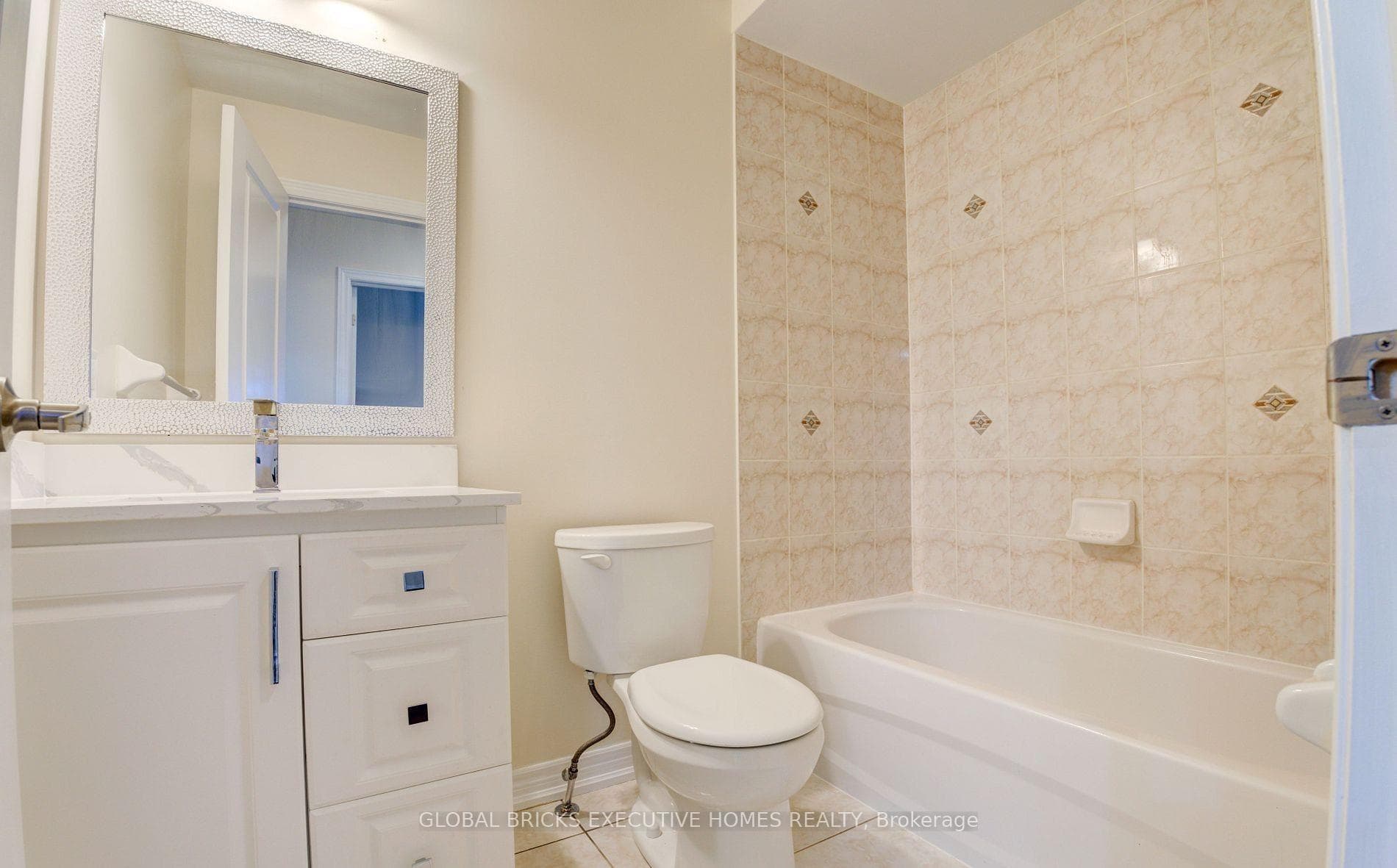 33 Antibes Drive photo 25