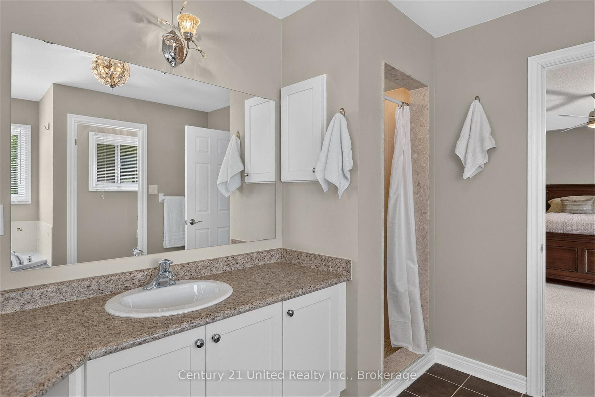 1184 Scollard Drive photo 28