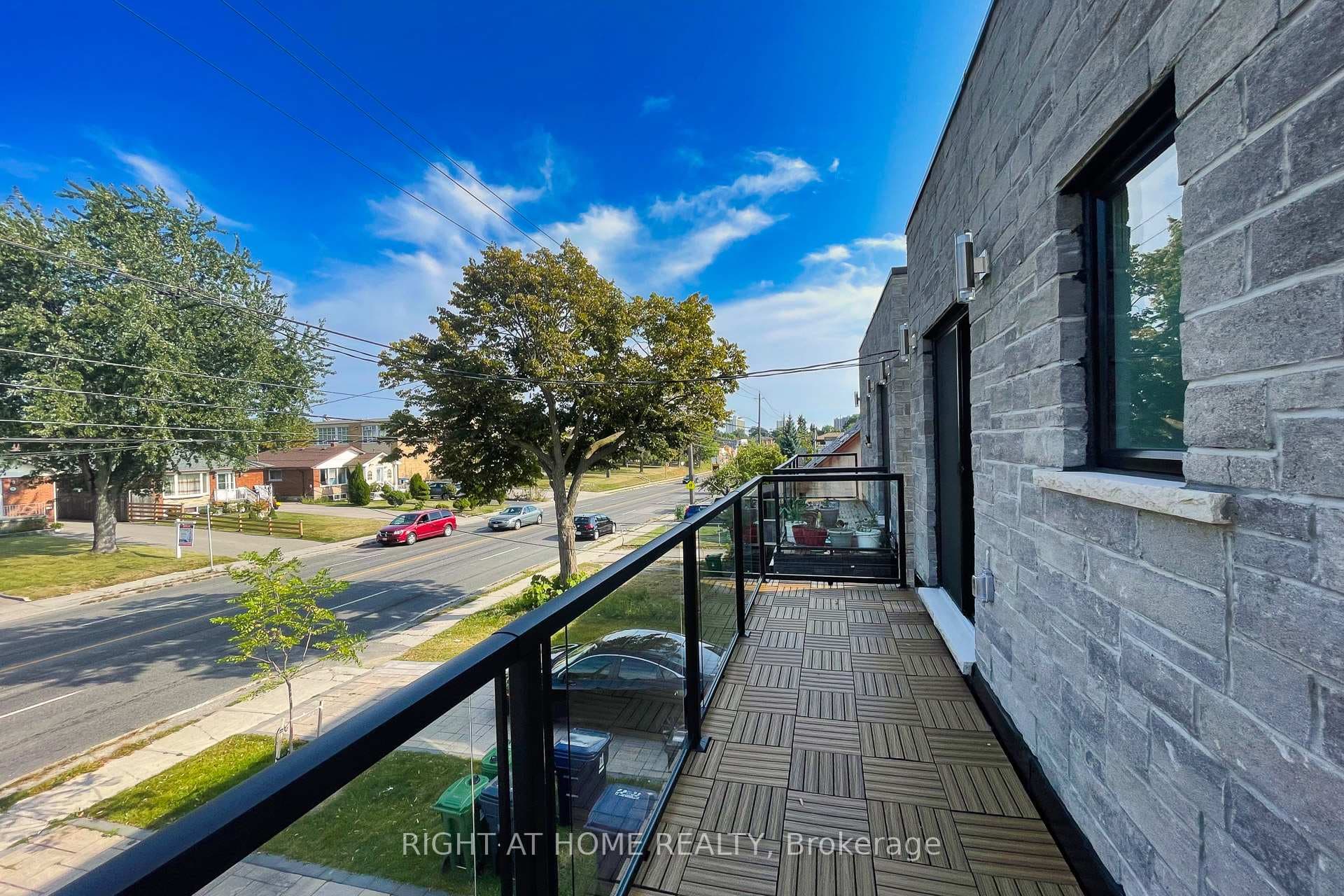 574B Pharmacy Avenue photo 29