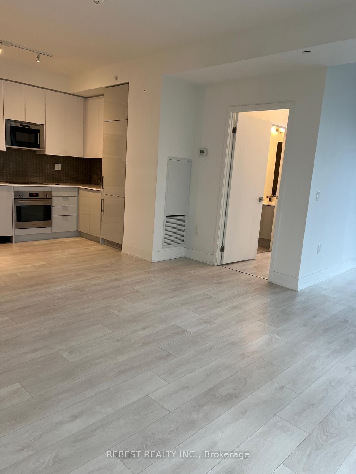 2908 Highway 7 Road Unit 402 photo 9