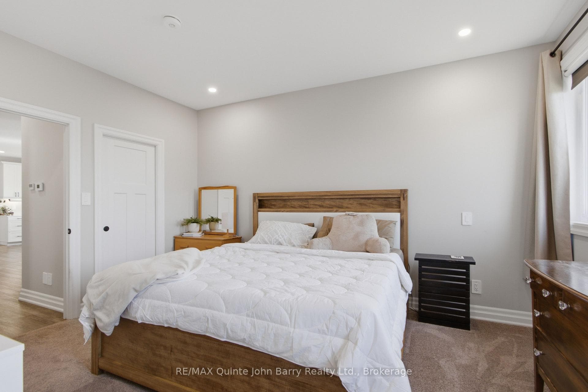 8 Tackaberry Drive photo 16
