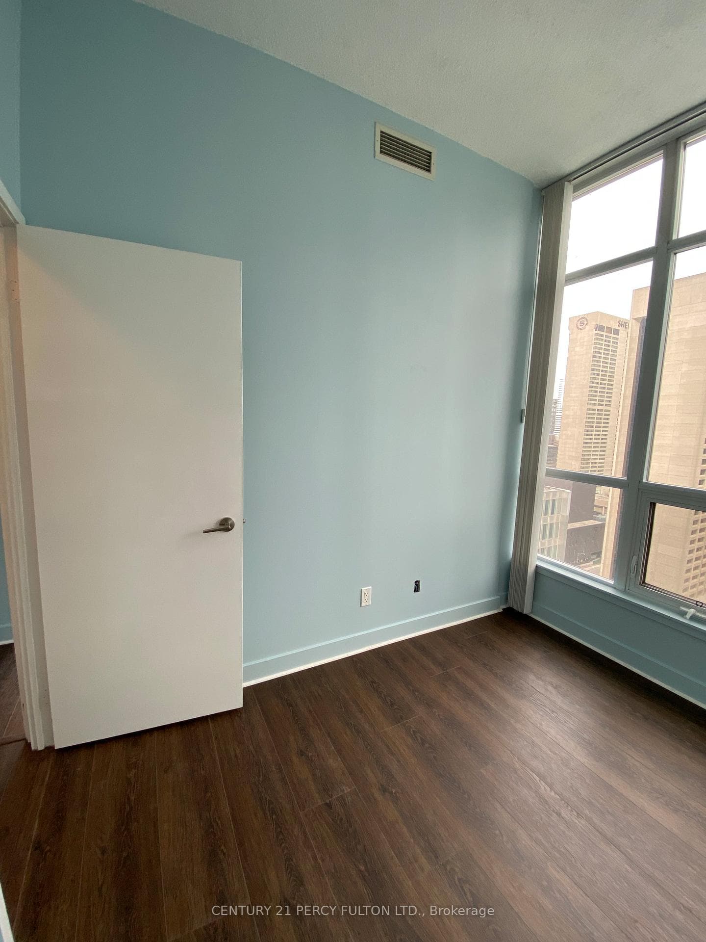 126 Simcoe Street Unit 2207 photo 25