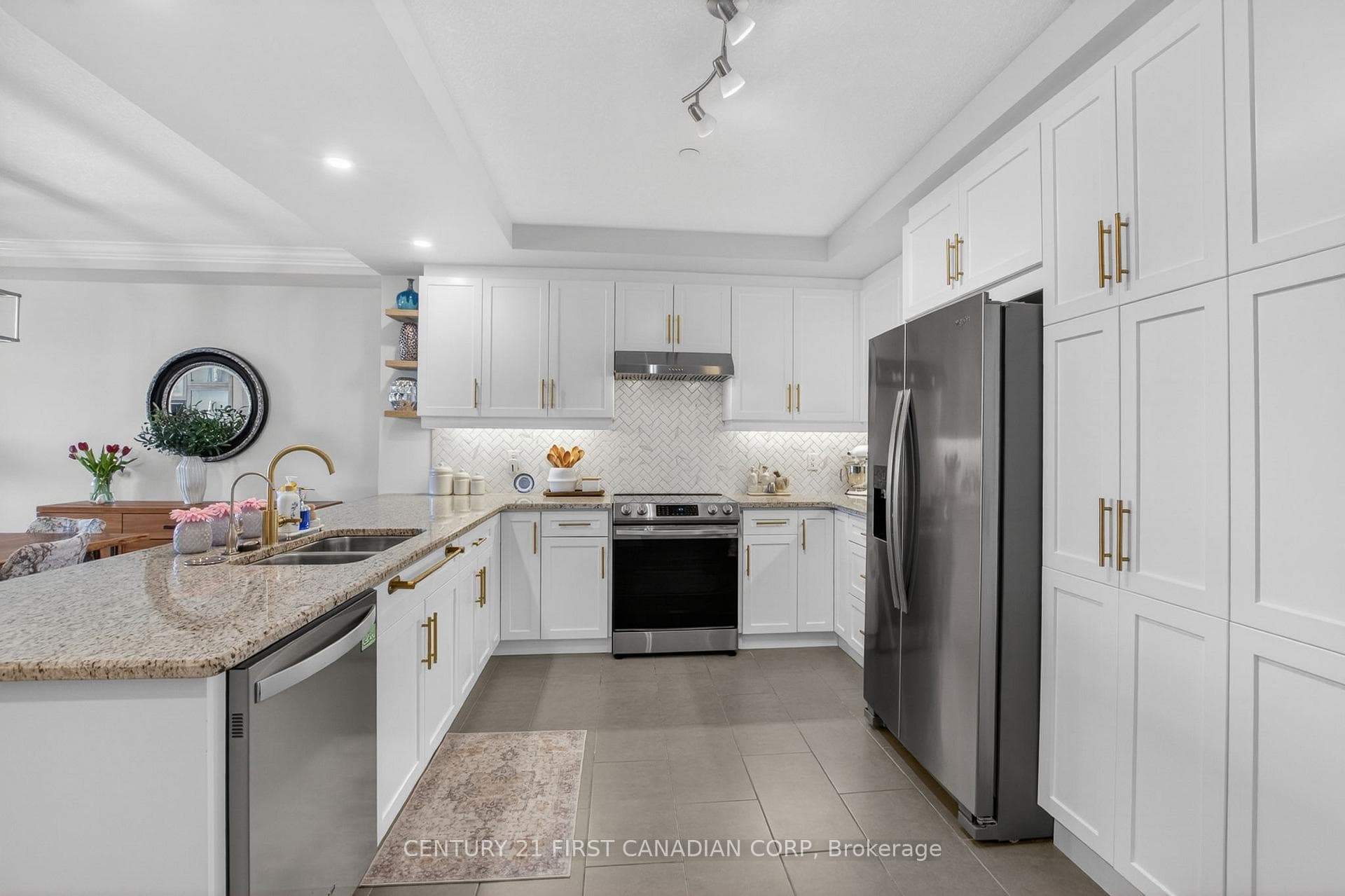 260 Villagewalk Boulevard Unit 208 photo 2