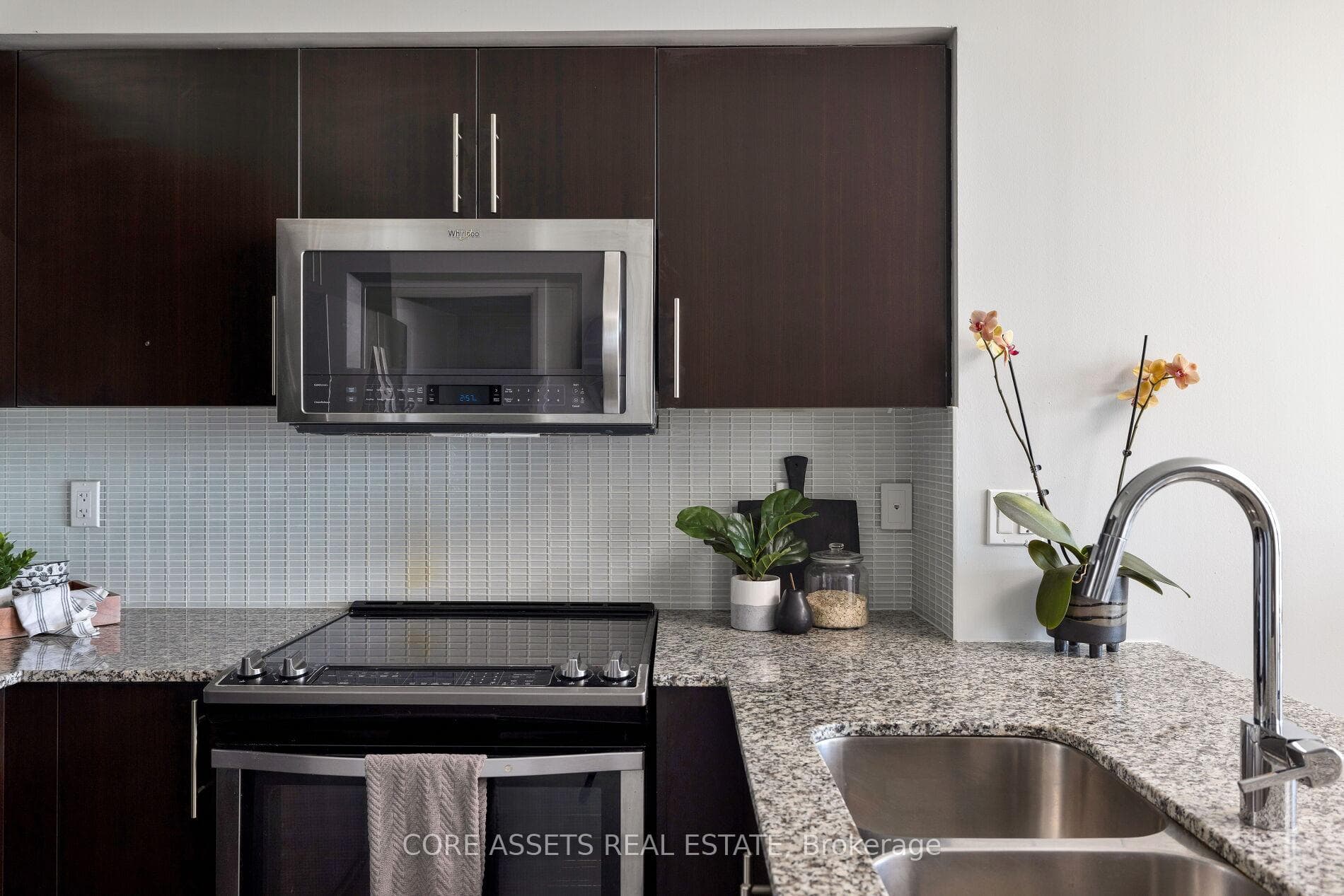 55 Speers Road Unit 1306 photo 5