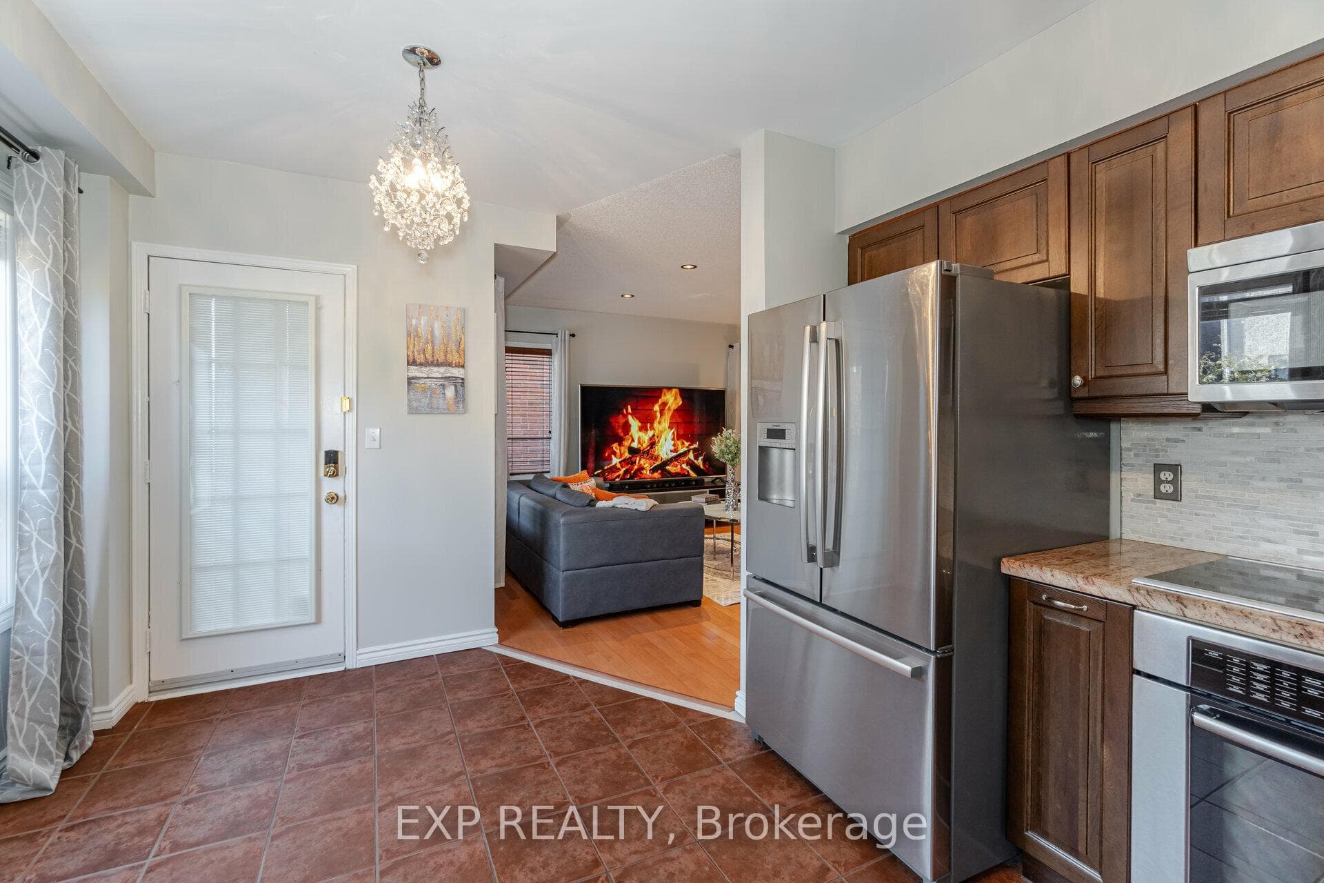 1076 Galesway Boulevard photo 4