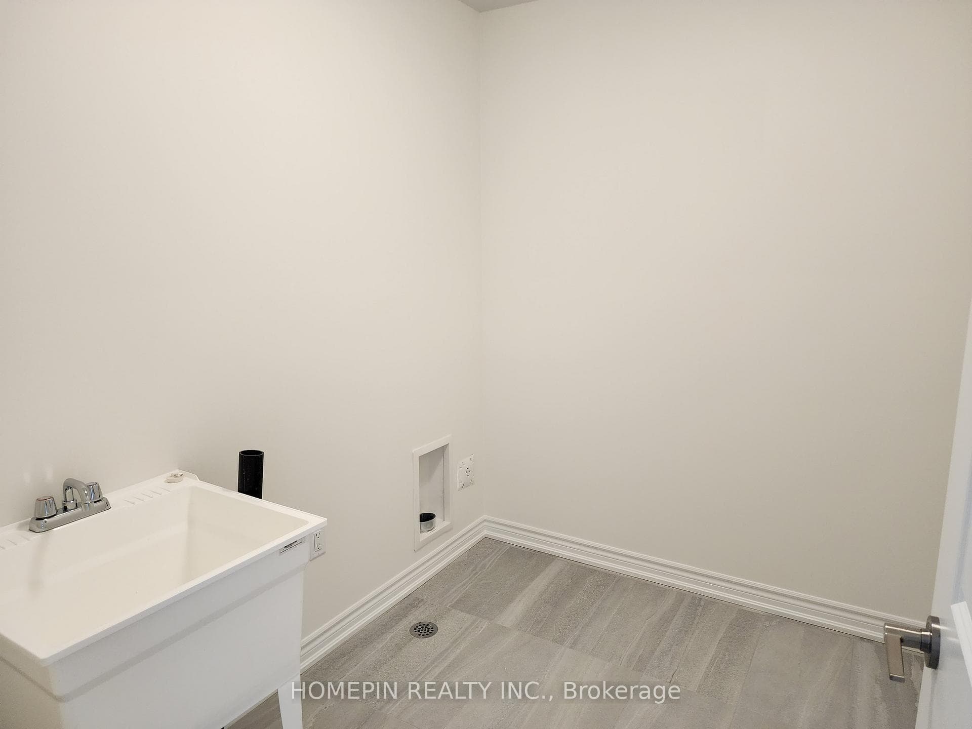 21 Phoenix Boulevard photo 19